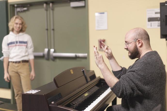 Instructor of Voice Doug Peck works with a musical theatre student.