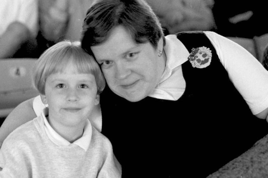 Ann (Herkelmann) Hanson with her daughter Lindsay in 1996.